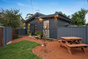 The secret little house - Image 2