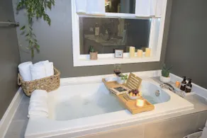 King Spa Suite *Hot Tub*Fire Pit, Perfect Getaway! - Image 5