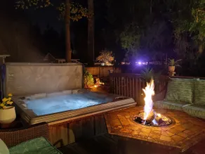 King Spa Suite *Hot Tub*Fire Pit, Perfect Getaway! - Image 2
