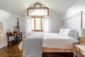 The Alpine Chalet - A Relaxing Mountain Retreat - Image 3