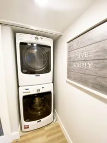 Central Kelowna Spacious Comfort Suite - Image 2