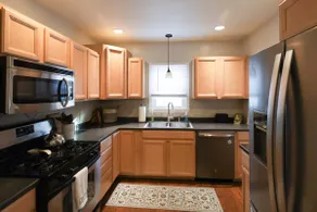 Sharp 3 BR Near Campus & Hospital w/ Gym - Image 5