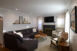 Sharp 3 BR Near Campus & Hospital w/ Gym - Image 2