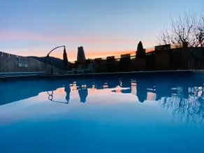 Stunning Fairway Chalet, Heated Pool, Mtn View - Image 5
