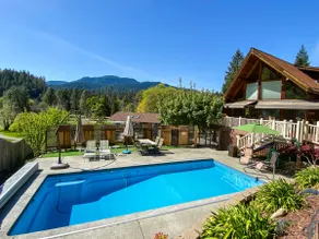 Stunning Fairway Chalet, Heated Pool, Mtn View - Image 2