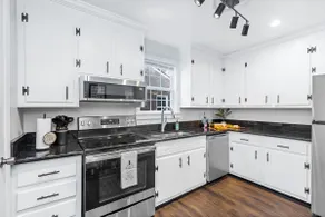 *Monthly* Namastay Oasis near Carytown & Maymont - Image 4