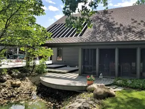 Waterfront Luxury Lakehouse - Image 4