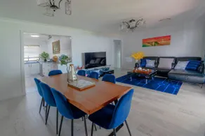 Getaway Lakefront Environmental House on Lake Macquarie with Water View - Image 4