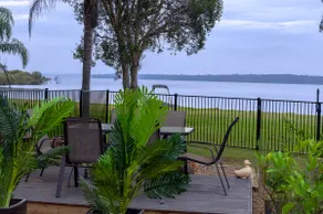 Getaway Lakefront Environmental House on Lake Macquarie with Water View - Image 5