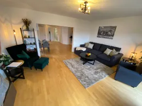 Modern apartment in a quiet city location - Image 2