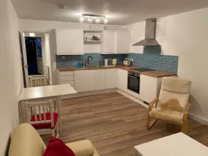 Adorable One-Bedroom Flat With Patio Garden. - Image 3