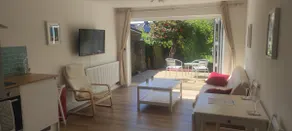 Adorable One-Bedroom Flat With Patio Garden. - Image 2