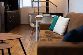Hypercenter apartment facing public garden - Image 3