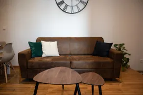 Hypercenter apartment facing public garden - Image 4