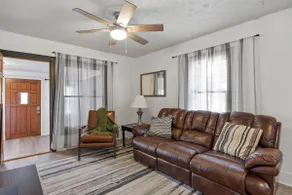 Charming home minutes from Downtown Des Moines - Image 3