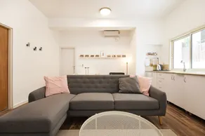 Valencia | 2 Master Suite |Private Garden| Parking - Image 2