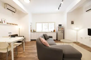 Valencia | 2 Master Suite |Private Garden| Parking - Image 4
