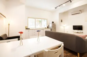 Valencia | 2 Master Suite |Private Garden| Parking - Image 3