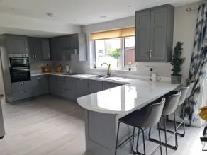 Stunning detached newly renovated 4 bedroom house. - Image 2