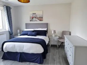 Stunning detached newly renovated 4 bedroom house. - Image 4