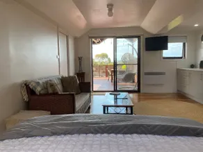 Stylish Loft Studio in Stunning Shearwater. - Image 4