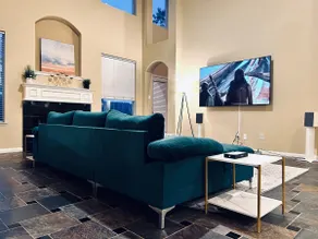Entire Home- Cheerful 5 Bedrooms, Newly Furnished. - Image 3