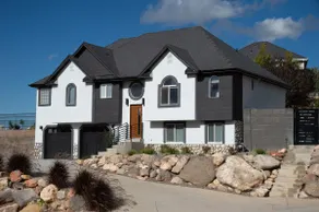 Luxury Smart Home in Quiet Neighborhood - Image 2