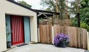 Self Contained Pet Friendly Guesthouse ”The Perch” - Image 2