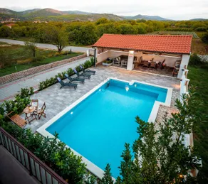 Central Dalmatian Pool&Grill House - Image 5