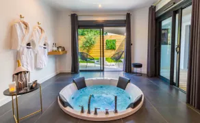 ❤️ Le Secret – Private Jacuzzi – Romantic night - Image 3