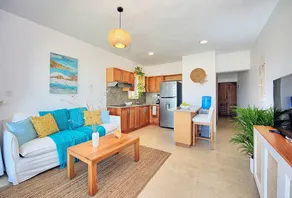 Amazing ocean view apartment with grand pool - Image 3