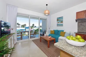 Amazing ocean view apartment with grand pool - Image 4