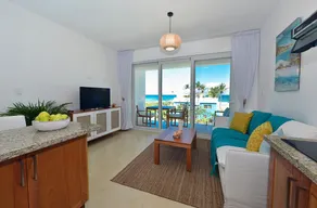 Amazing ocean view apartment with grand pool - Image 5