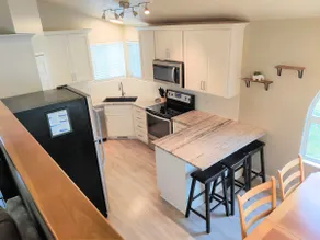 Spacious 5 BR/3 bath Home- Private HOT TUB! - Image 4
