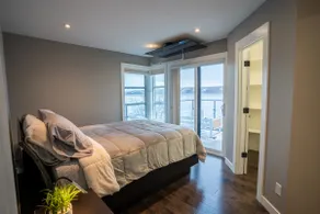 Luxurious Modern WaterFront Cottage/ICE FISHING - Image 5