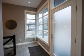 Luxurious Modern WaterFront Cottage/ICE FISHING - Image 2