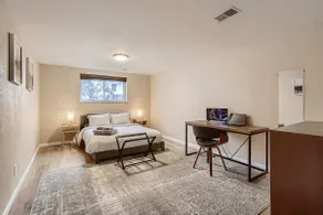 PetFriendly 6BR 3BATH Family & Work-Friendly Home! - Image 2
