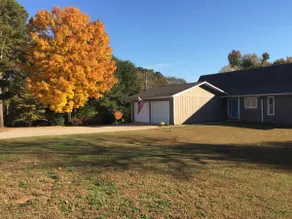 LOCATION! Lakefront House with Dock near Hartwell Marina/Downtown Kayaks/Firepit - Image 3