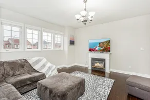 Luxurious Spacious Dream Home with Parking! - Image 3