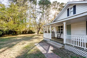 Sea Salt Cottage: Your Tranquil Getaway 3 min to beach - Image 5