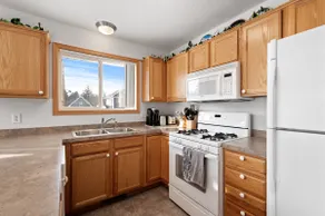 Cozy Home- 2 King/ 2 Queen , 5 minutes to DT St. Paul - Image 5