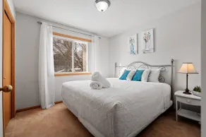 Cozy Home- 2 King/ 2 Queen , 5 minutes to DT St. Paul - Image 3