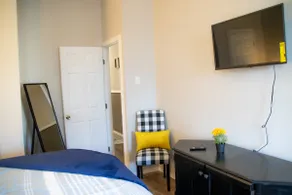 💫 Beautiful 2 Bedroom Apt near 🛩 PHL Airport/I95 - Image 4
