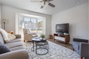 Jeanne's Place: Cheerful, 2-bedroom home. - Image 2