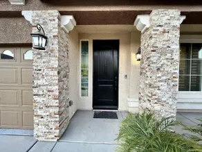 Luxury, Cheerful & Spacious 5 Bedroom Home! Free P - Image 3