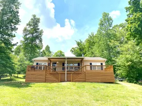 Charming 4 bedroom Lake Retreat with Fireplace ☀️⛵️ - Image 4