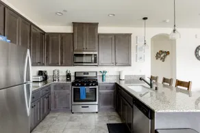 Contemporary Stunning Home in NE Tulare. - Image 4
