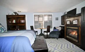 Cosy Studio Guest House w/ Double Jacuzzi - Image 5