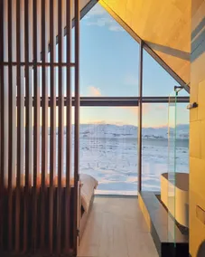 Iceland Lakeview Retreat - Image 2