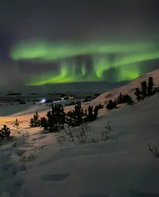 Iceland Lakeview Retreat - Image 4
